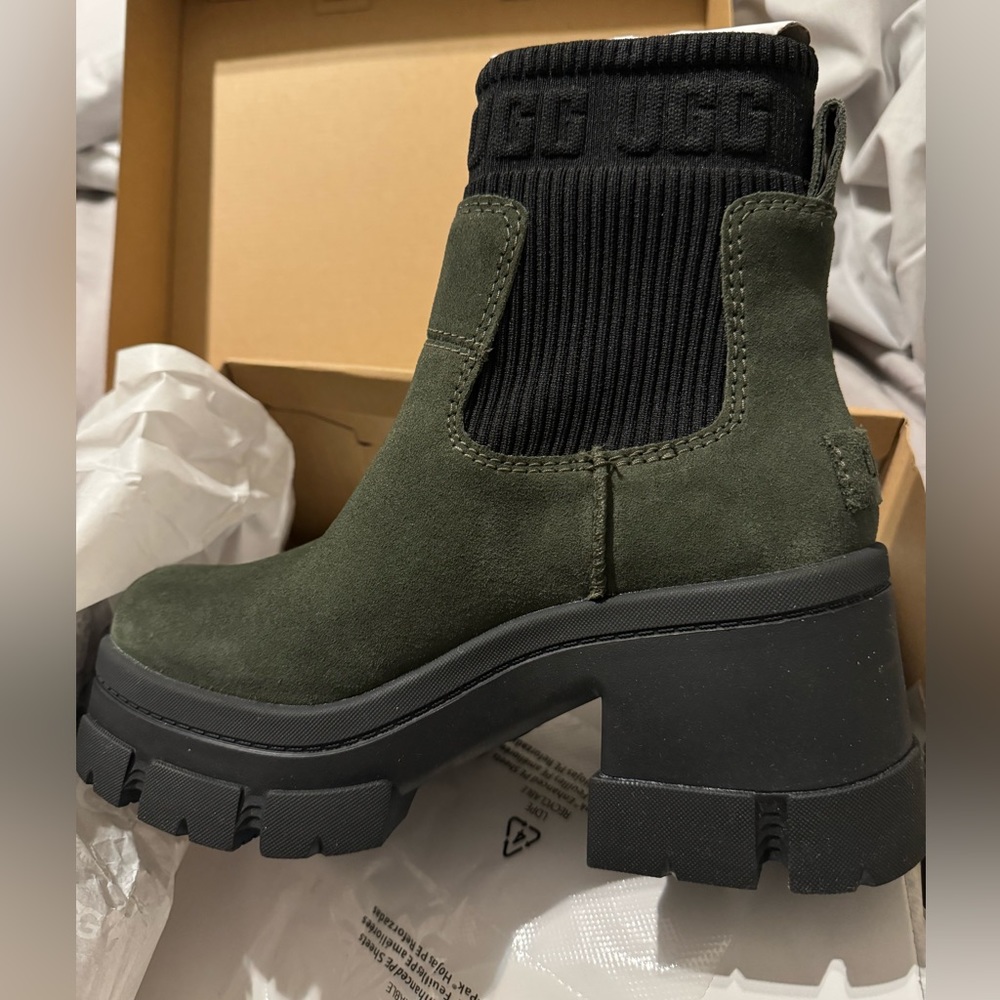 Uggs Brooklyn Chelsea boots green and black